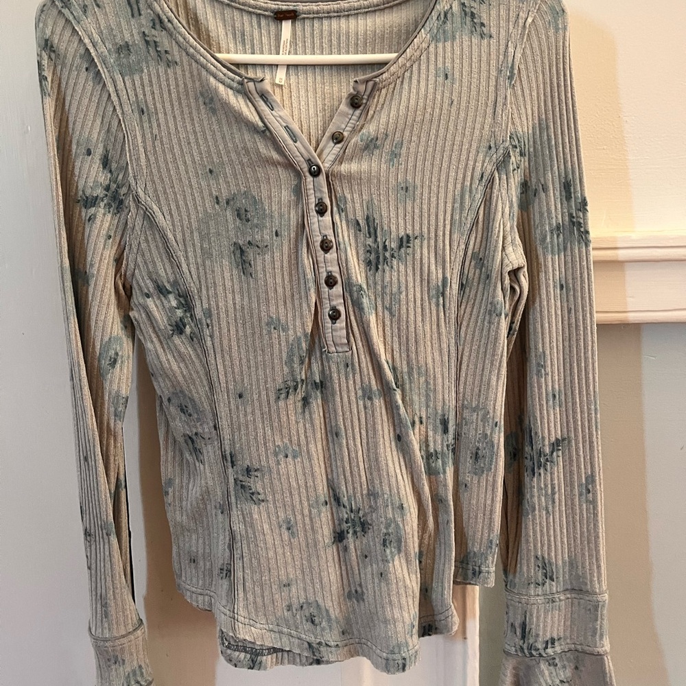 Free People Ribbed Long-Sleeve Henley in Light Beige with Blue Tie-Dye